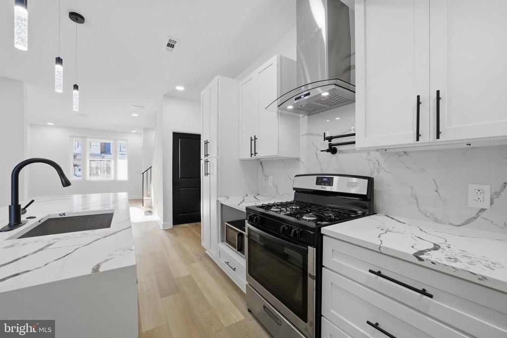 1829 E Airdrie Street, Philadelphia, PA 19124 Main Photo