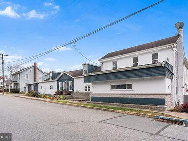 676 W MARKET STREET, MARIETTA, PA 17547