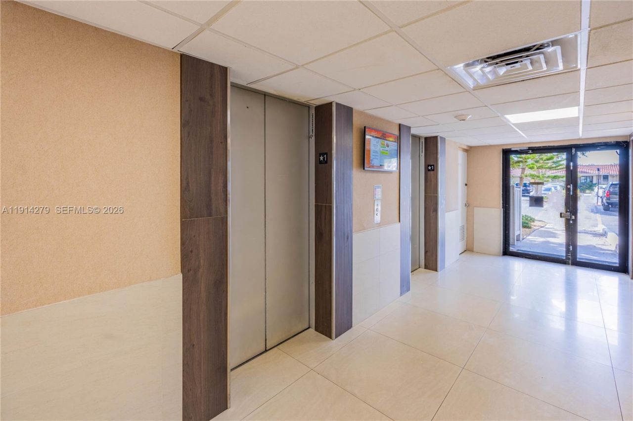 4164 Inverrary Dr, Unit 812, Lauderhill, FL 33319 Photo