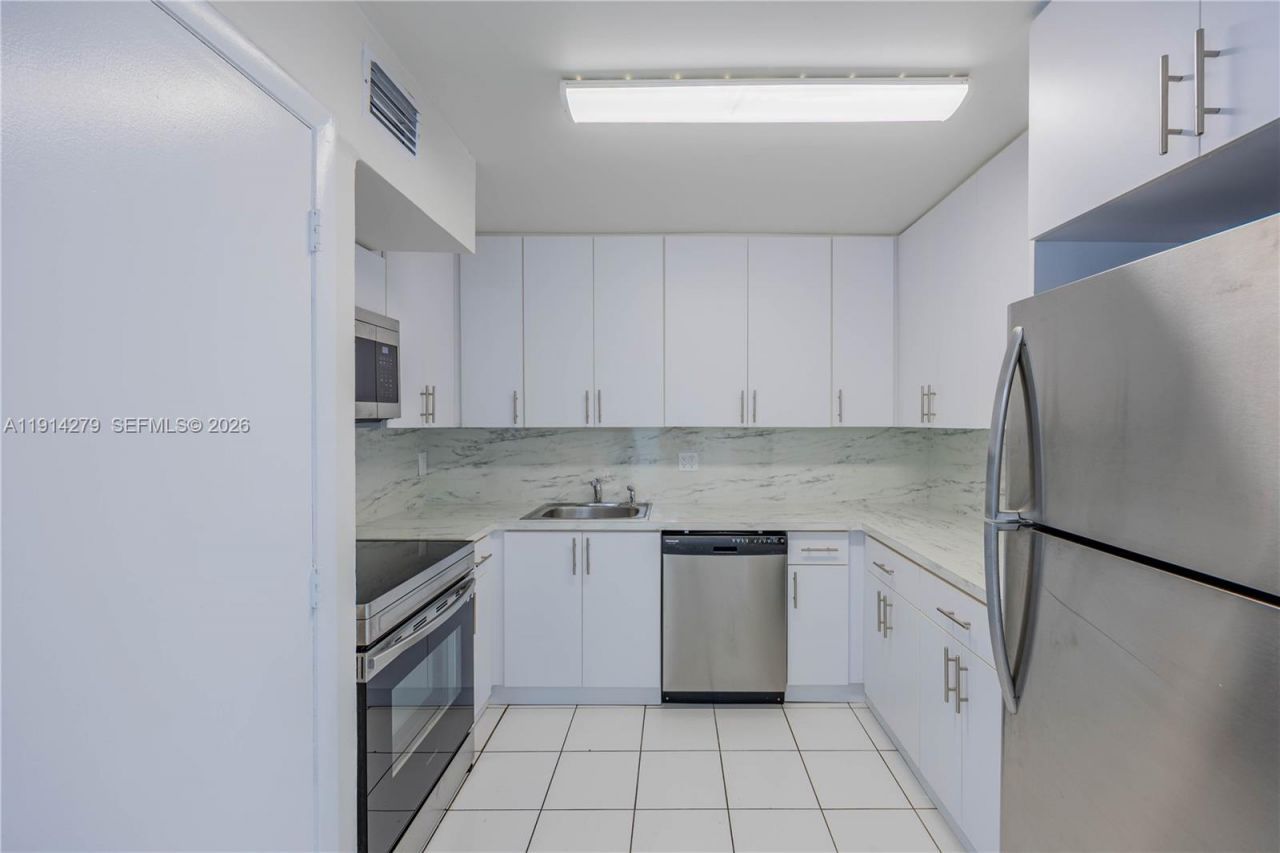 4164 Inverrary Dr, Unit 812, Lauderhill, FL 33319 Photo