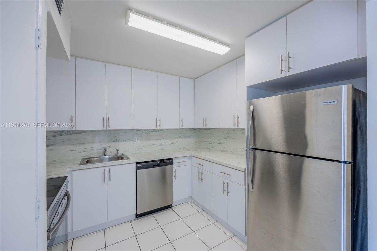 4164 Inverrary Dr, Unit 812, Lauderhill, FL 33319 Photo