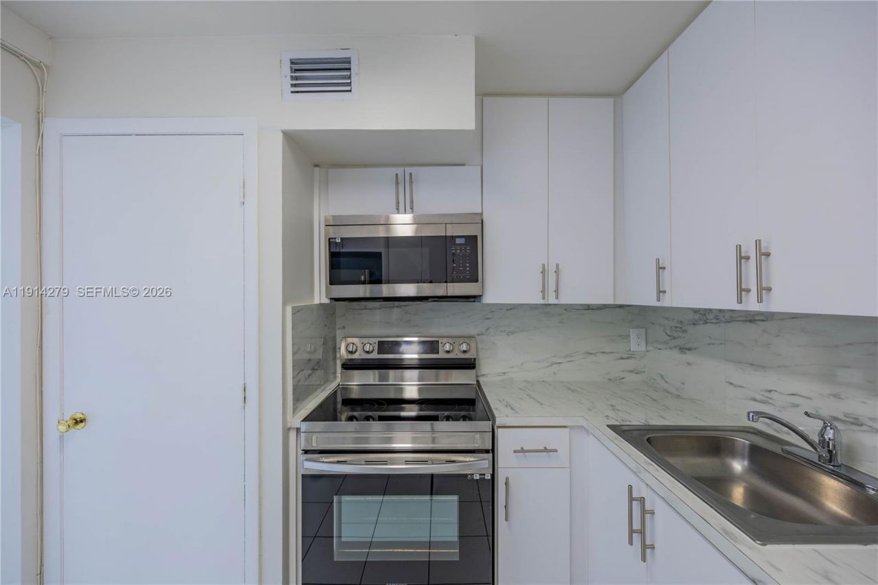 4164 Inverrary Dr, Unit 812, Lauderhill, FL 33319 Photo