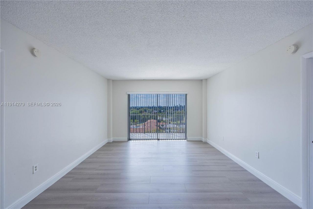 4164 Inverrary Dr, Unit 812, Lauderhill, FL 33319 Photo