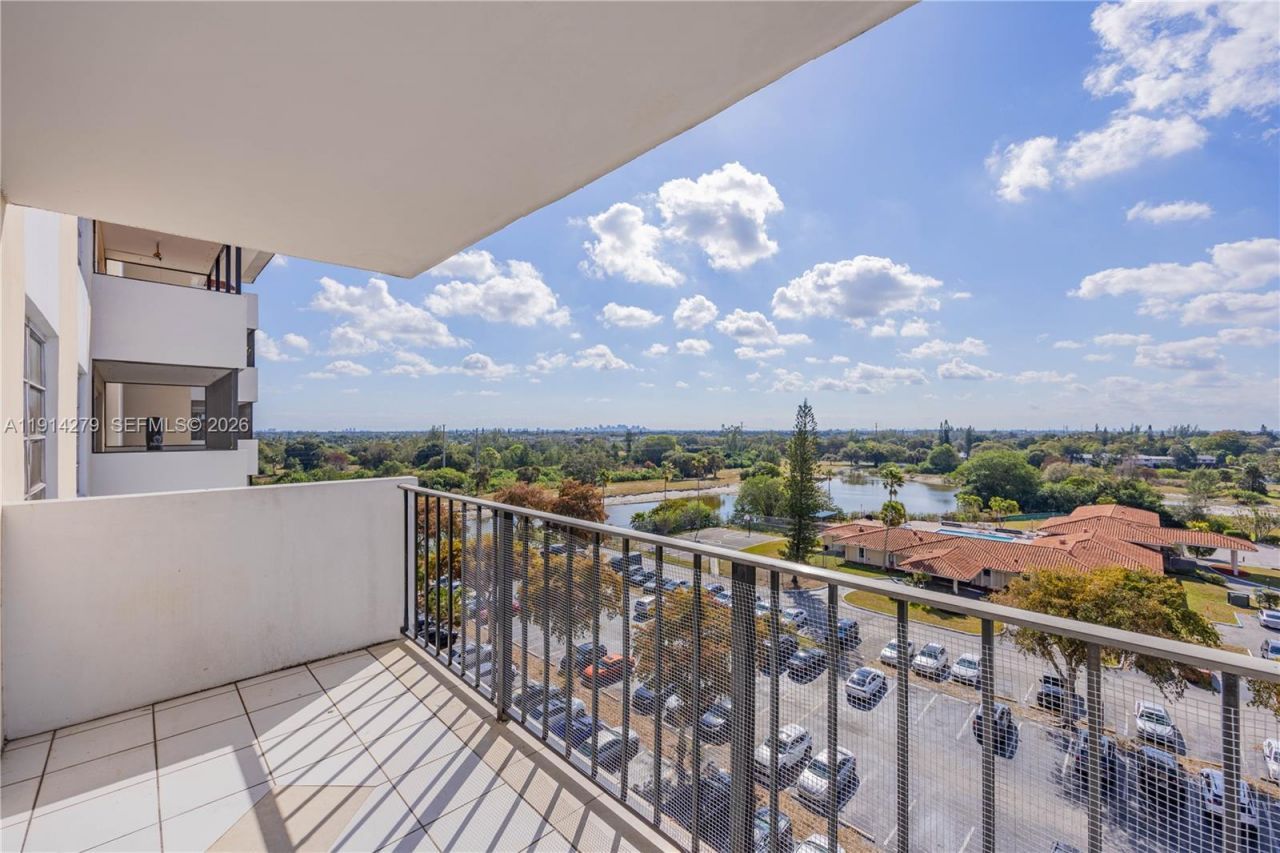 4164 Inverrary Dr, Unit 812, Lauderhill, FL 33319 Photo