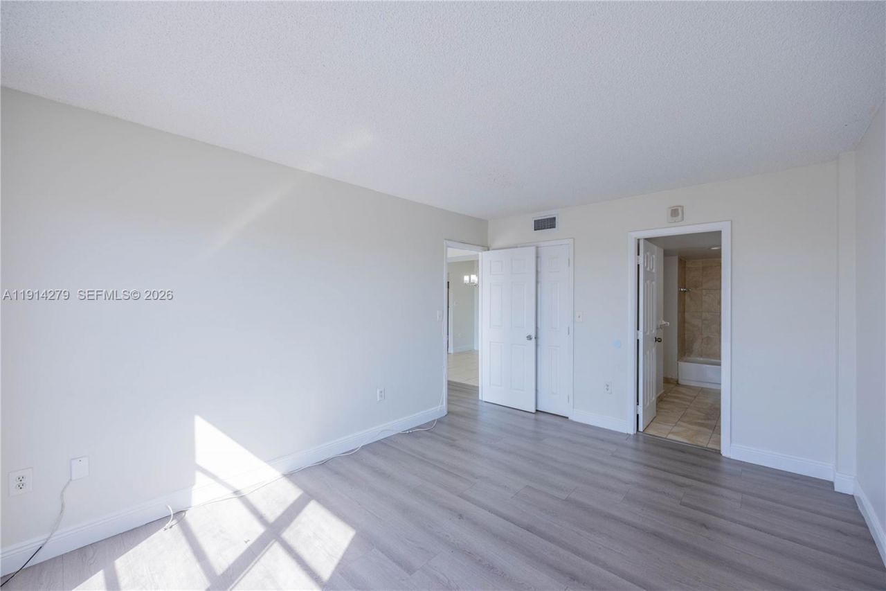 4164 Inverrary Dr, Unit 812, Lauderhill, FL 33319 Photo