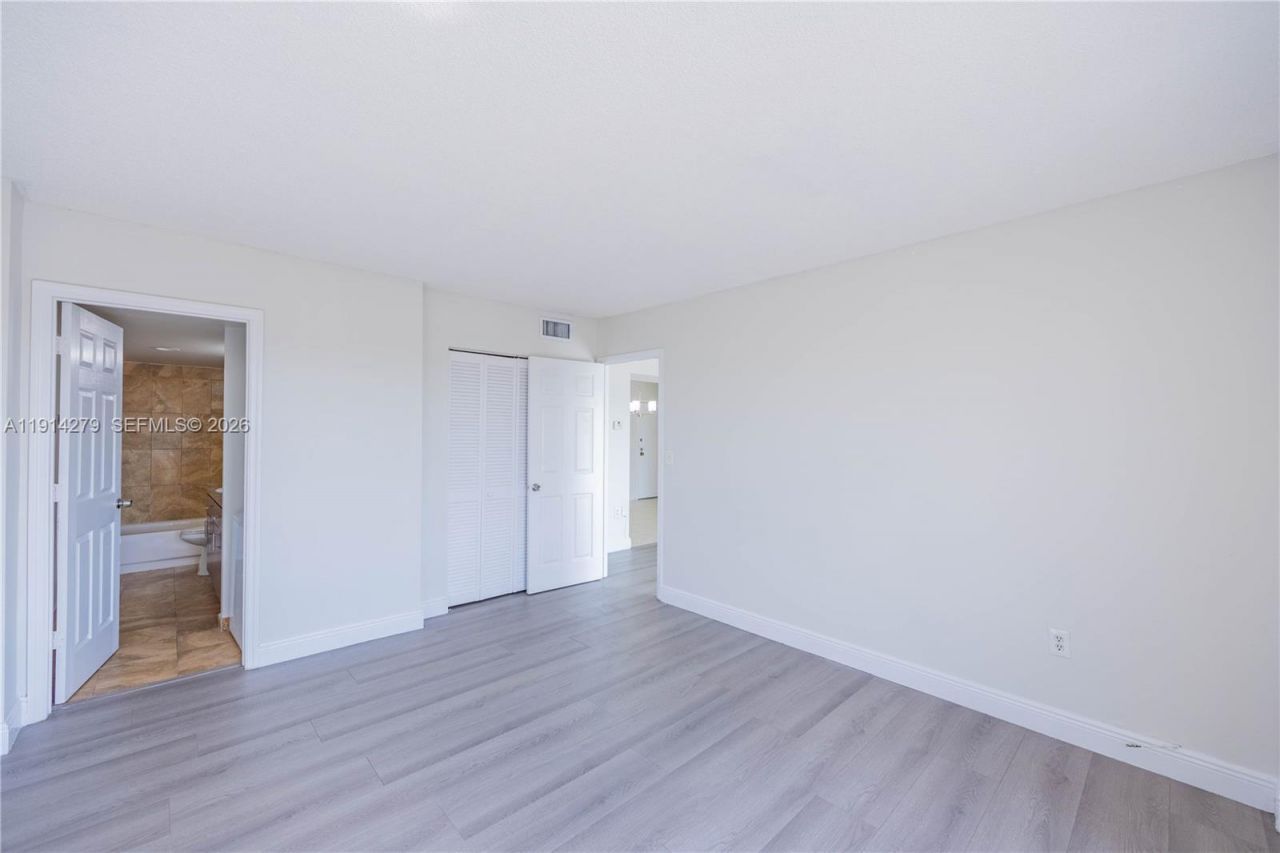 4164 Inverrary Dr, Unit 812, Lauderhill, FL 33319 Photo