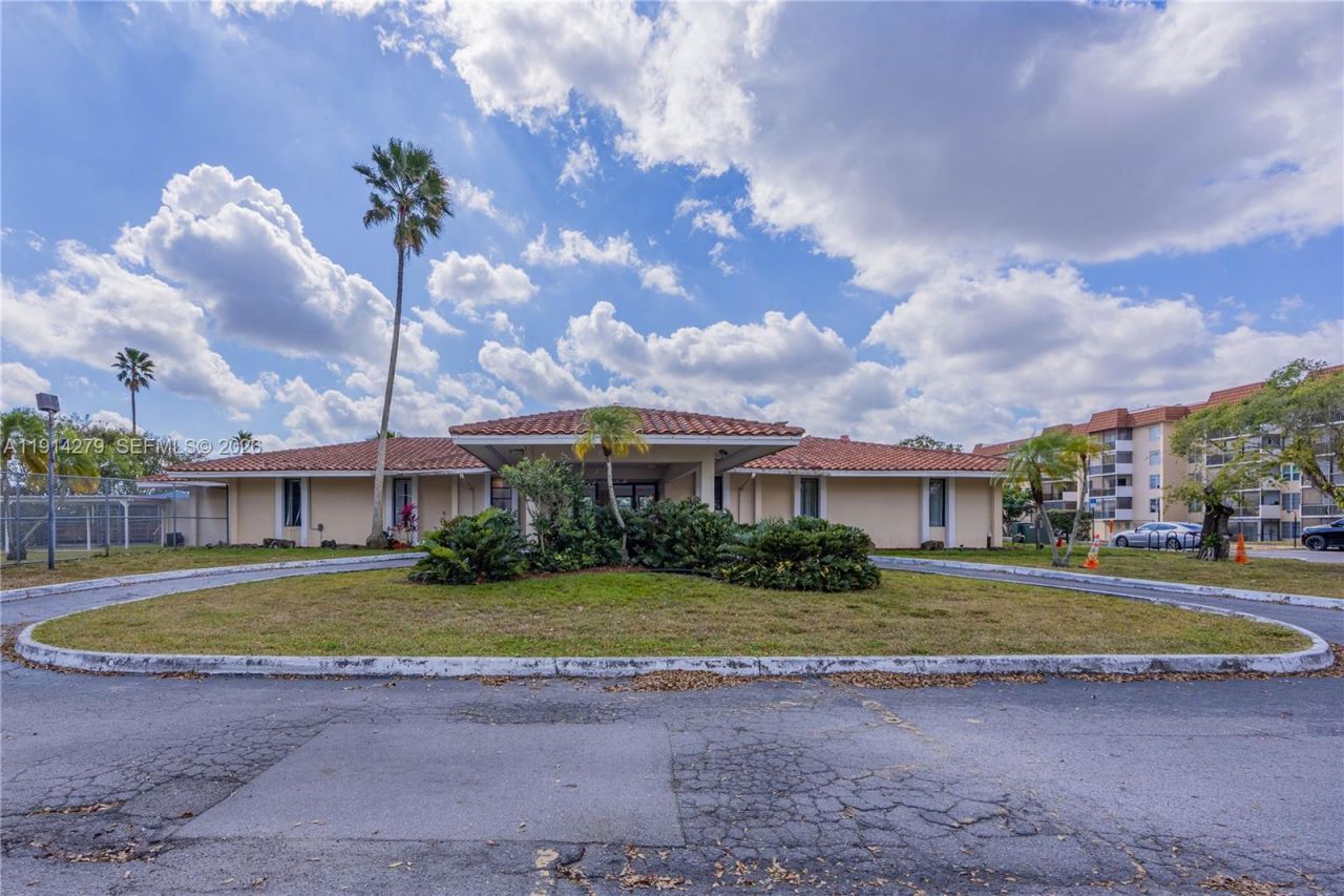 4164 Inverrary Dr, Unit 812, Lauderhill, FL 33319 Photo