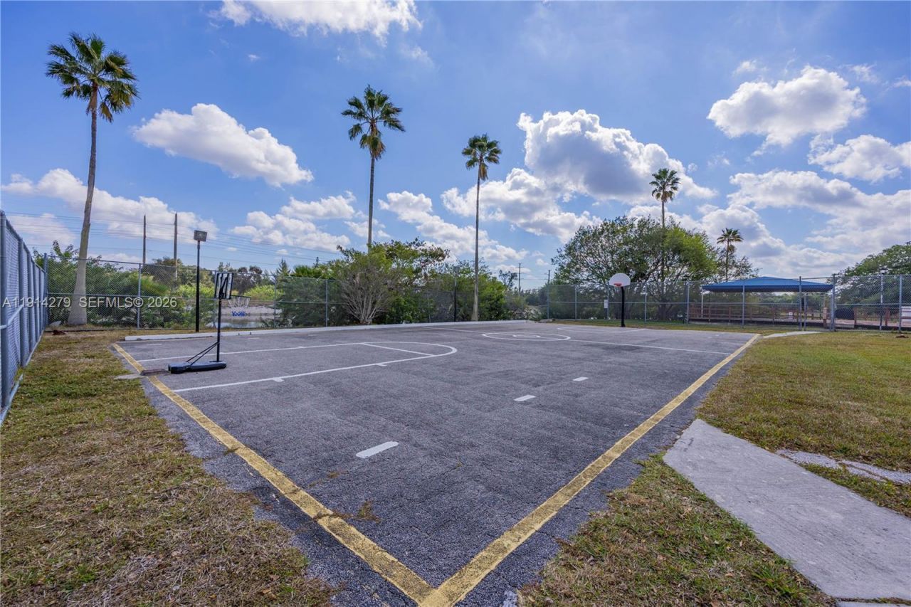 4164 Inverrary Dr, Unit 812, Lauderhill, FL 33319 Photo