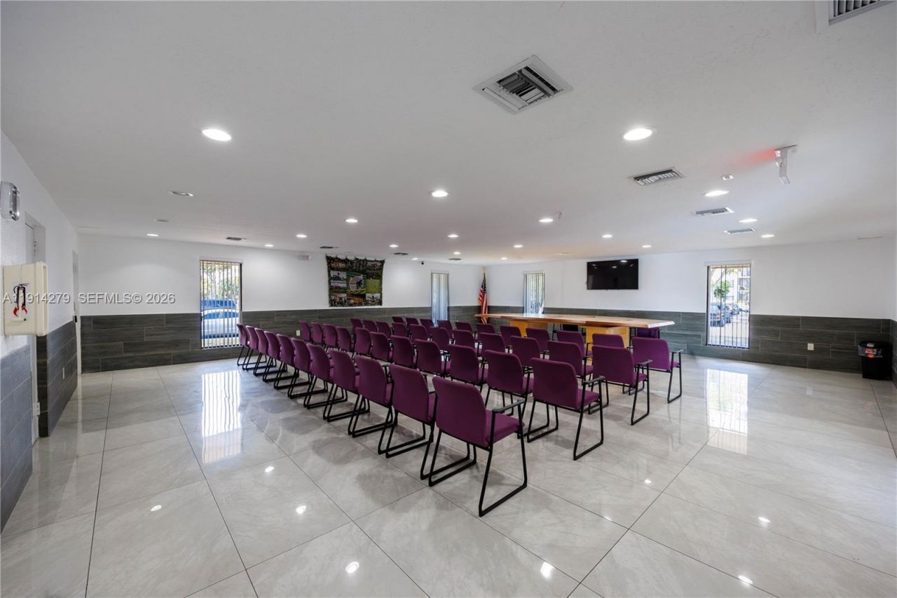 4164 Inverrary Dr, Unit 812, Lauderhill, FL 33319 Photo