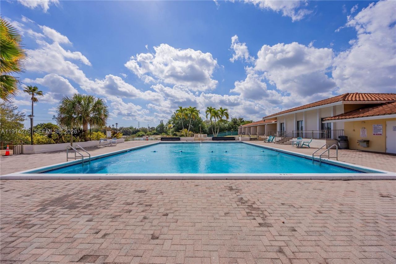 4164 Inverrary Dr, Unit 812, Lauderhill, FL 33319 Photo