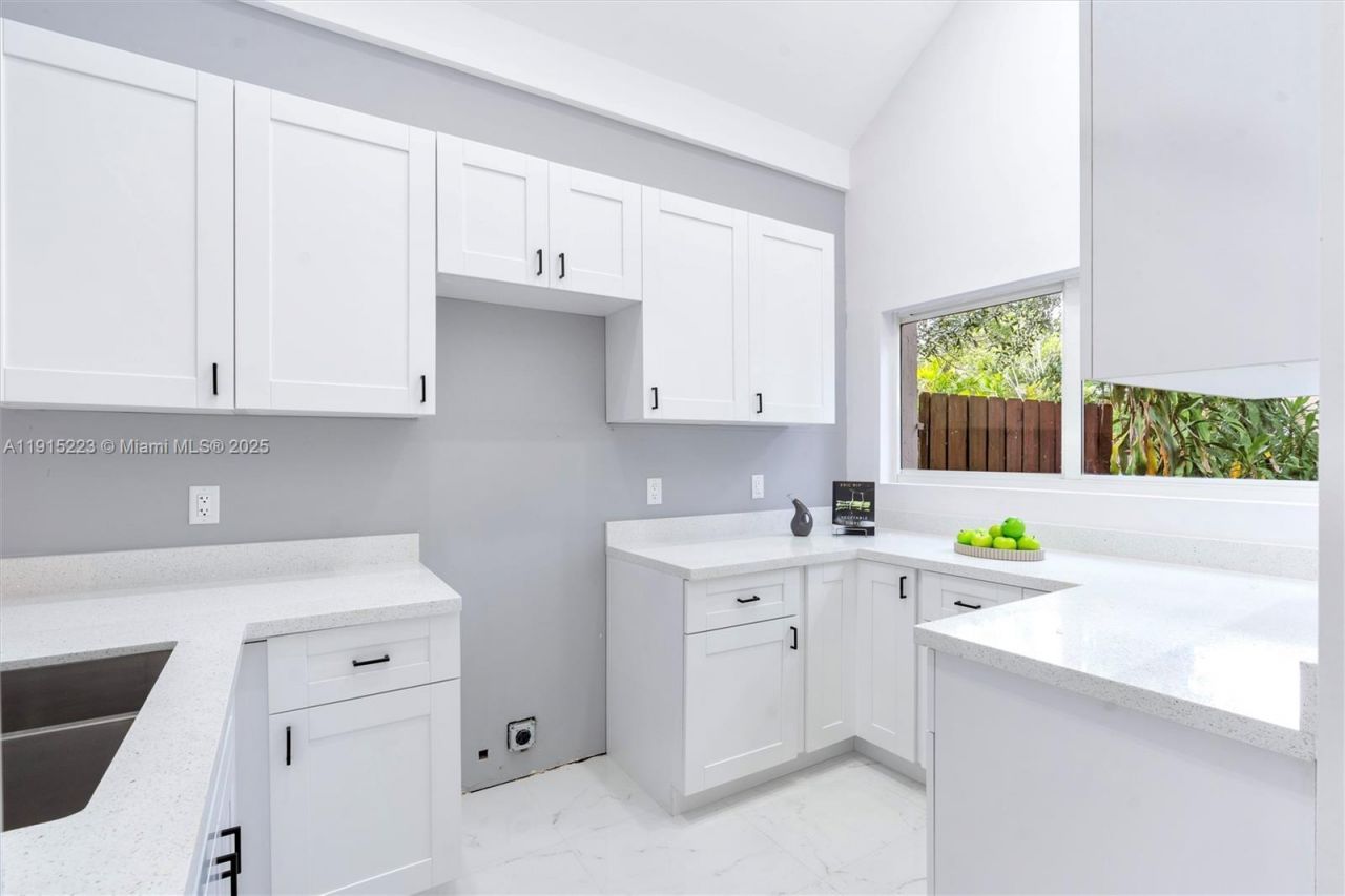 6884 NW 30th Ave, Fort Lauderdale, FL 33309 Photo