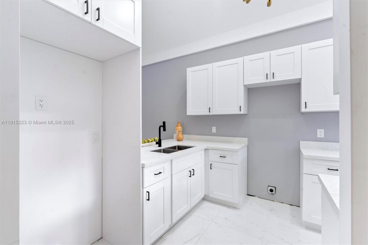 6884 NW 30th Ave, Fort Lauderdale, FL 33309 Photo