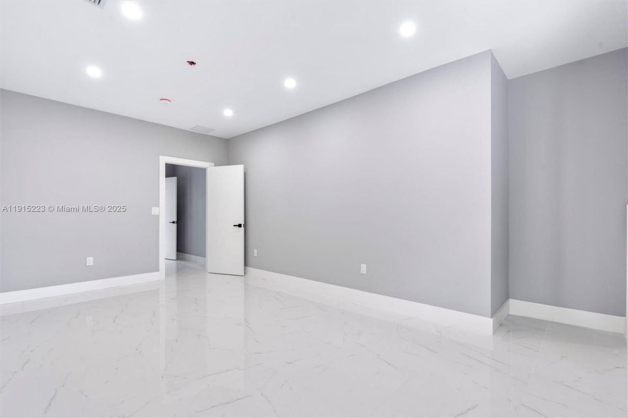 6884 NW 30th Ave, Fort Lauderdale, FL 33309 Photo