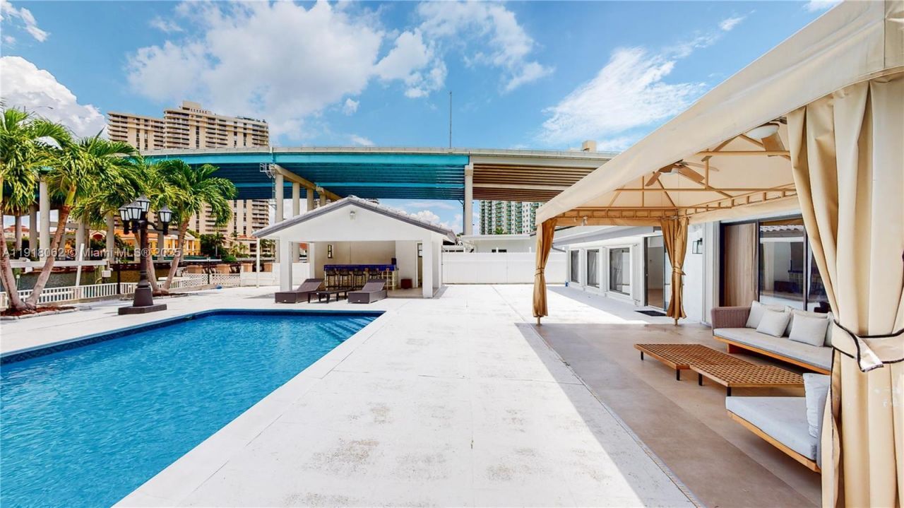 19140 N Bay Rd, Sunny Isles Beach, FL 33160 Photo