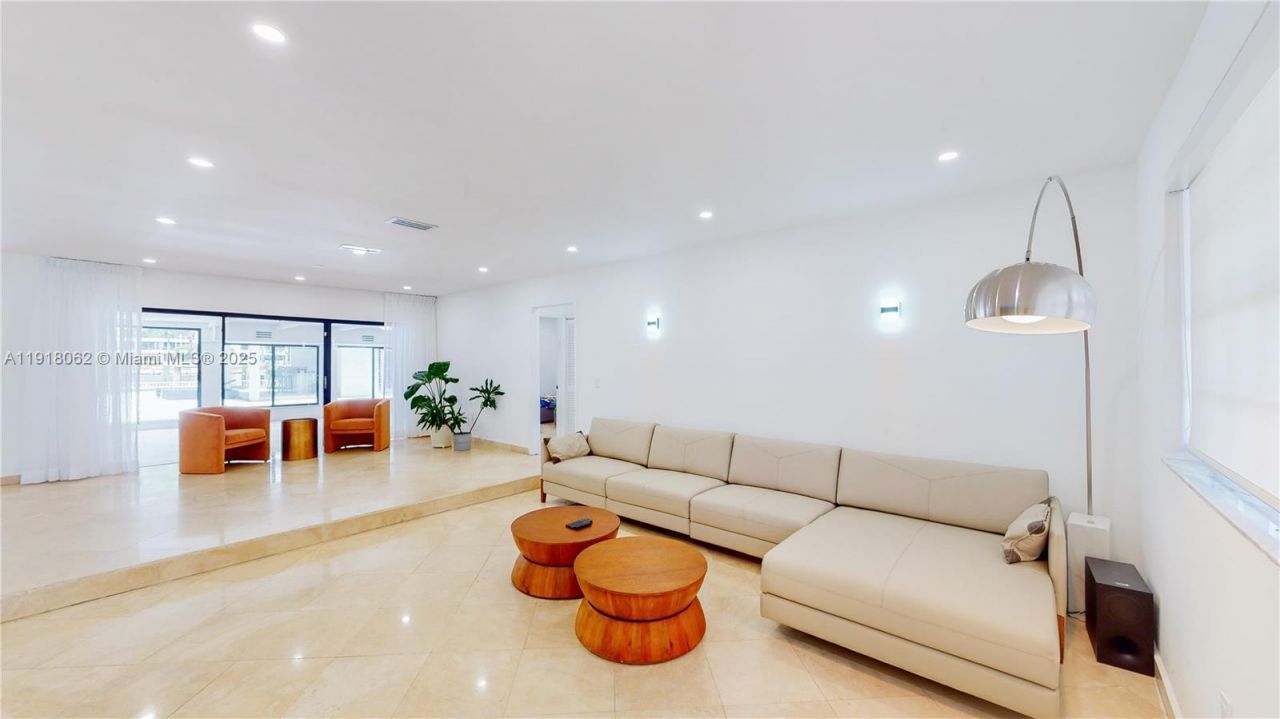 19140 N Bay Rd, Sunny Isles Beach, FL 33160 Photo