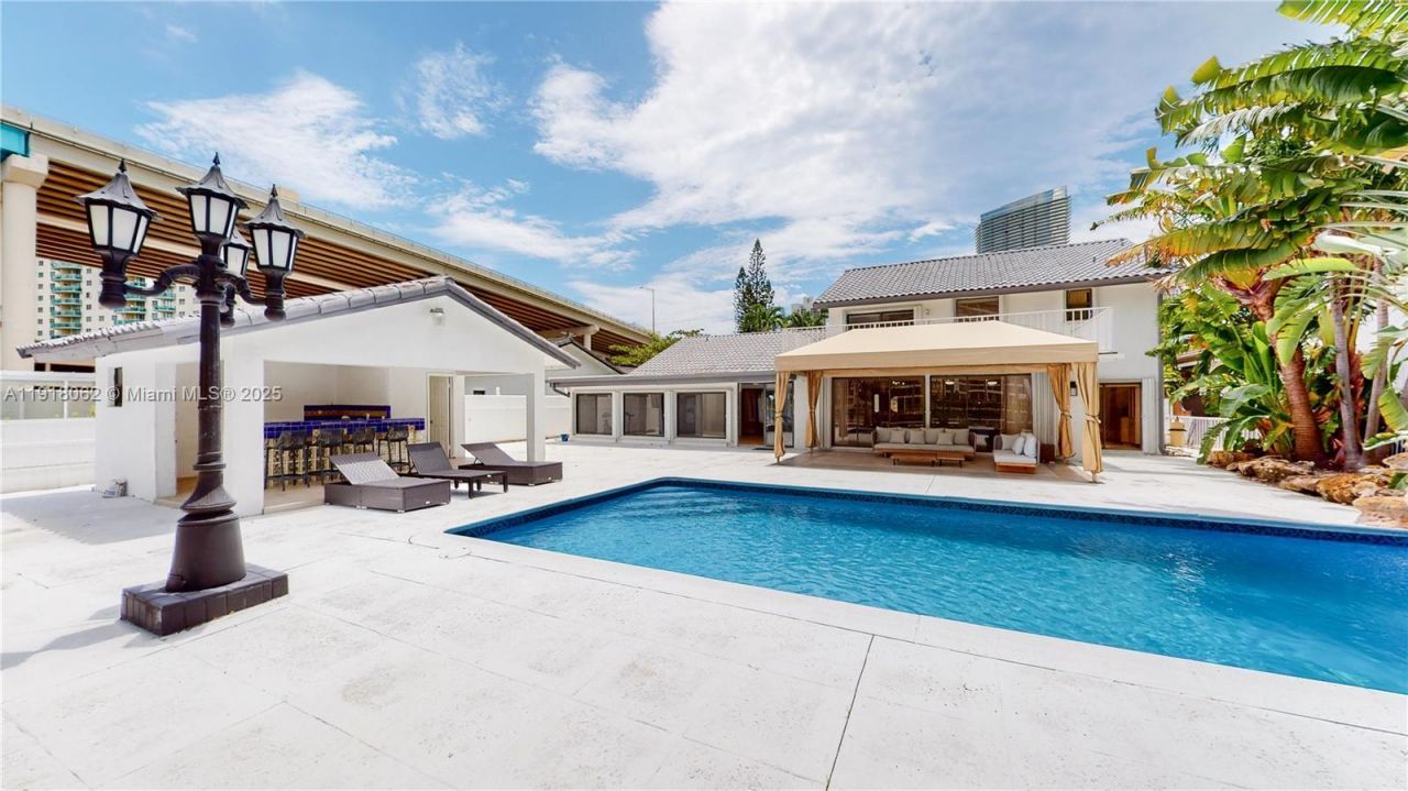 19140 N Bay Rd, Sunny Isles Beach, FL 33160 Photo