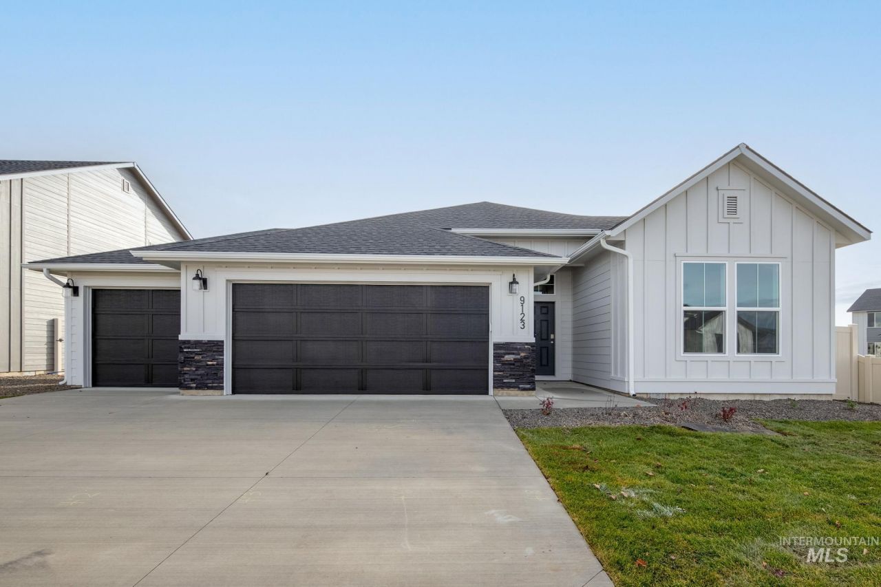 9123 W Violet St, Nampa, ID 83687 Main Photo