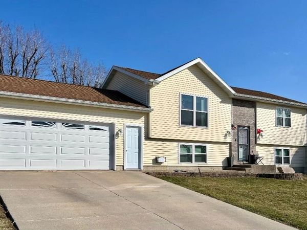 1519 rainbow Drive, Belle Plaine, IA 52208