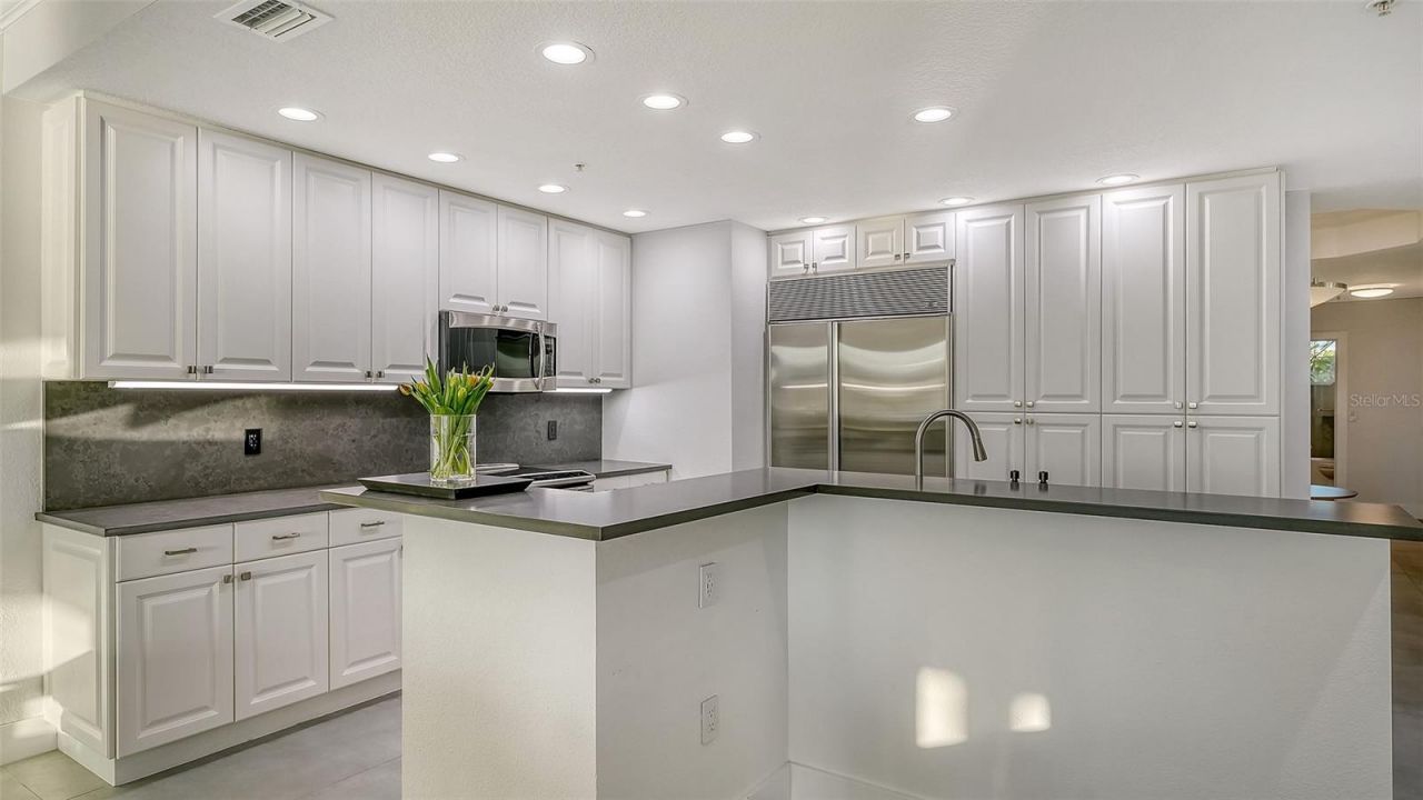 166 Golden Gate Point, Unit 22, Sarasota, FL 34236 Photo