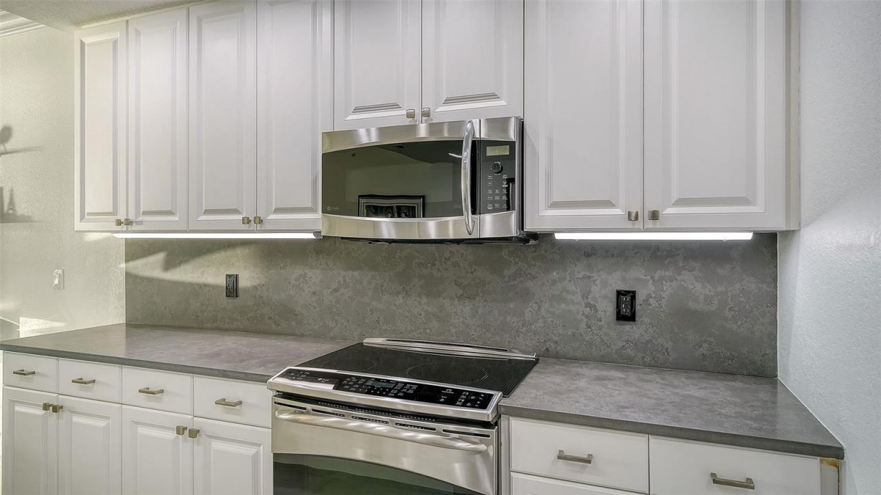 166 Golden Gate Point, Unit 22, Sarasota, FL 34236 Photo