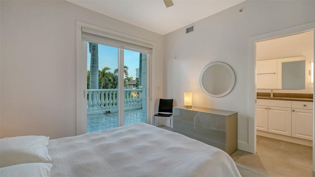 166 Golden Gate Point, Unit 22, Sarasota, FL 34236 Photo