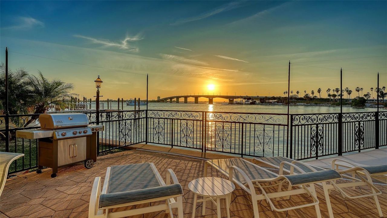 166 Golden Gate Point, Unit 22, Sarasota, FL 34236 Photo