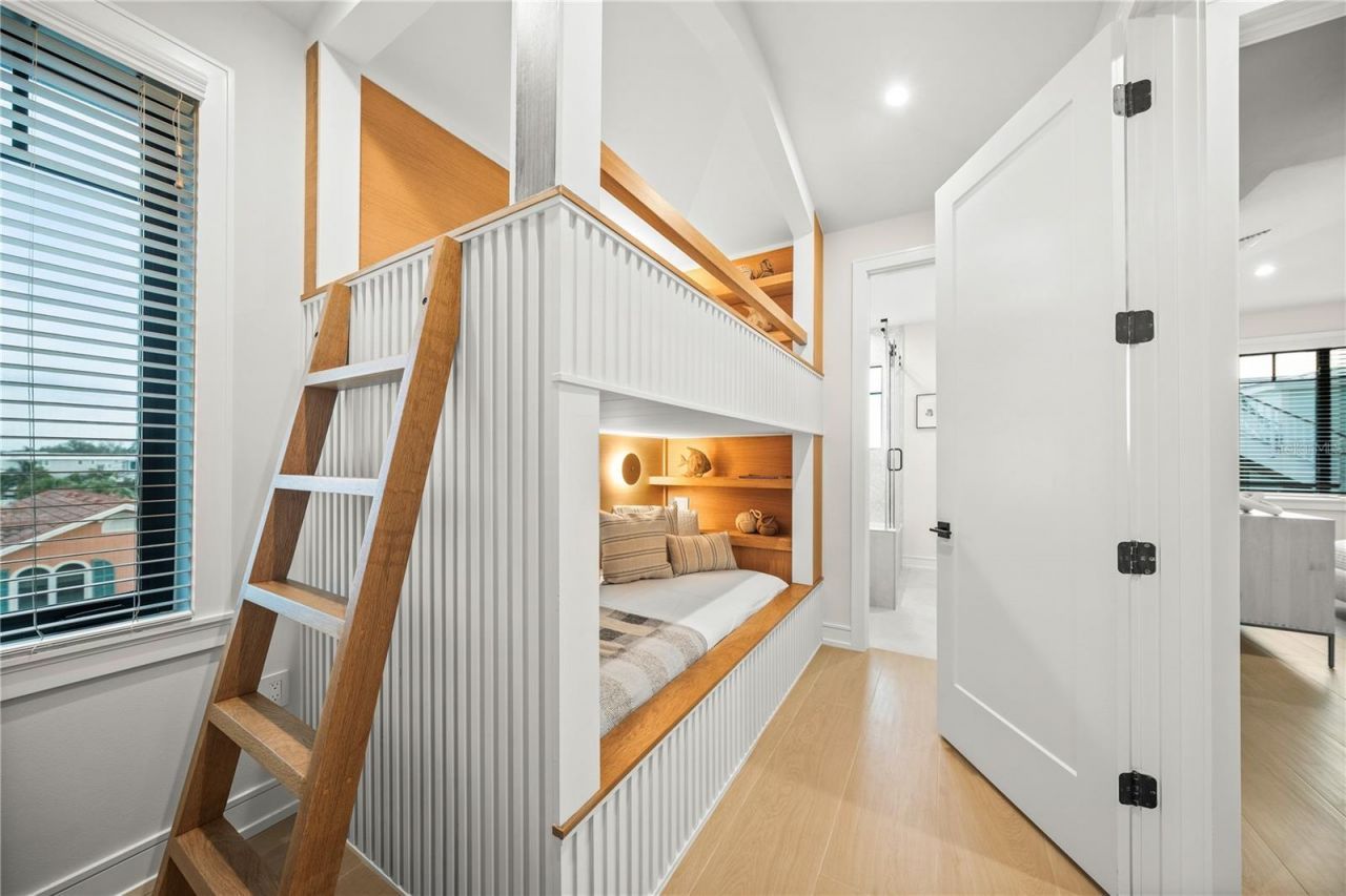 116 8th Street S, Bradenton Beach, FL 34217 Photo