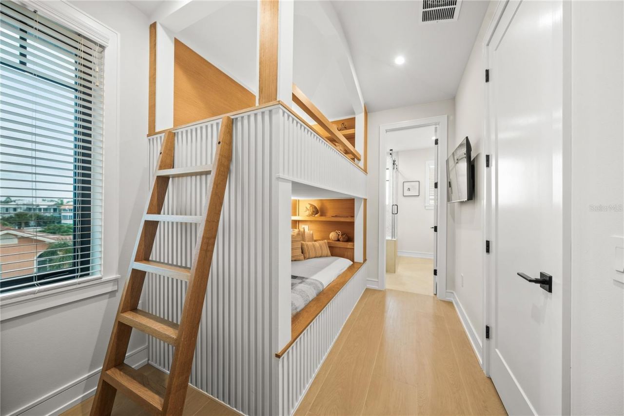 116 8th Street S, Bradenton Beach, FL 34217 Photo