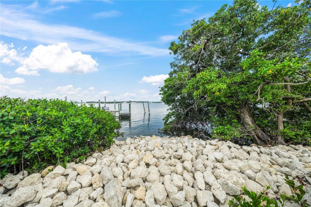 116 8th Street S, Bradenton Beach, FL 34217 Photo