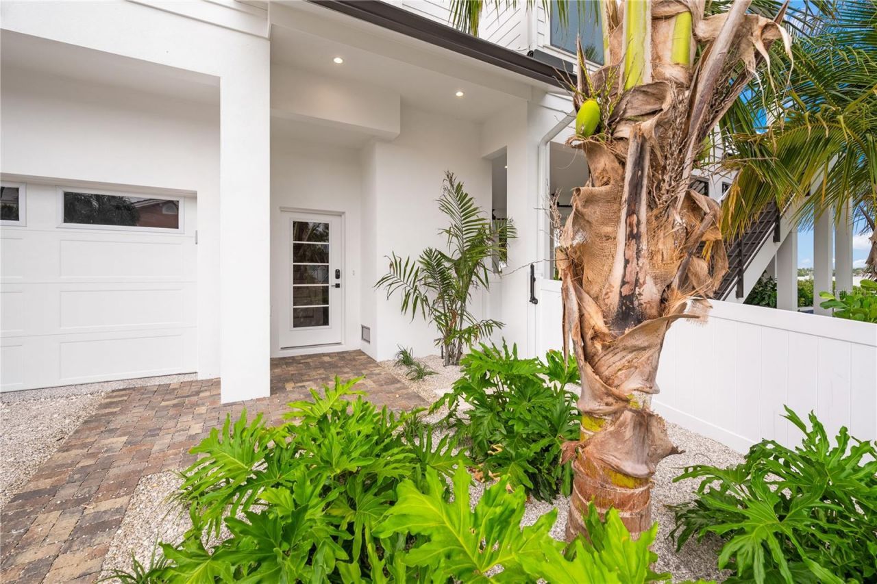 116 8th Street S, Bradenton Beach, FL 34217 Photo