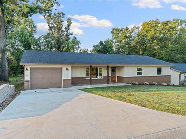 1201 NW 10th Street, Bentonville, AR 72712