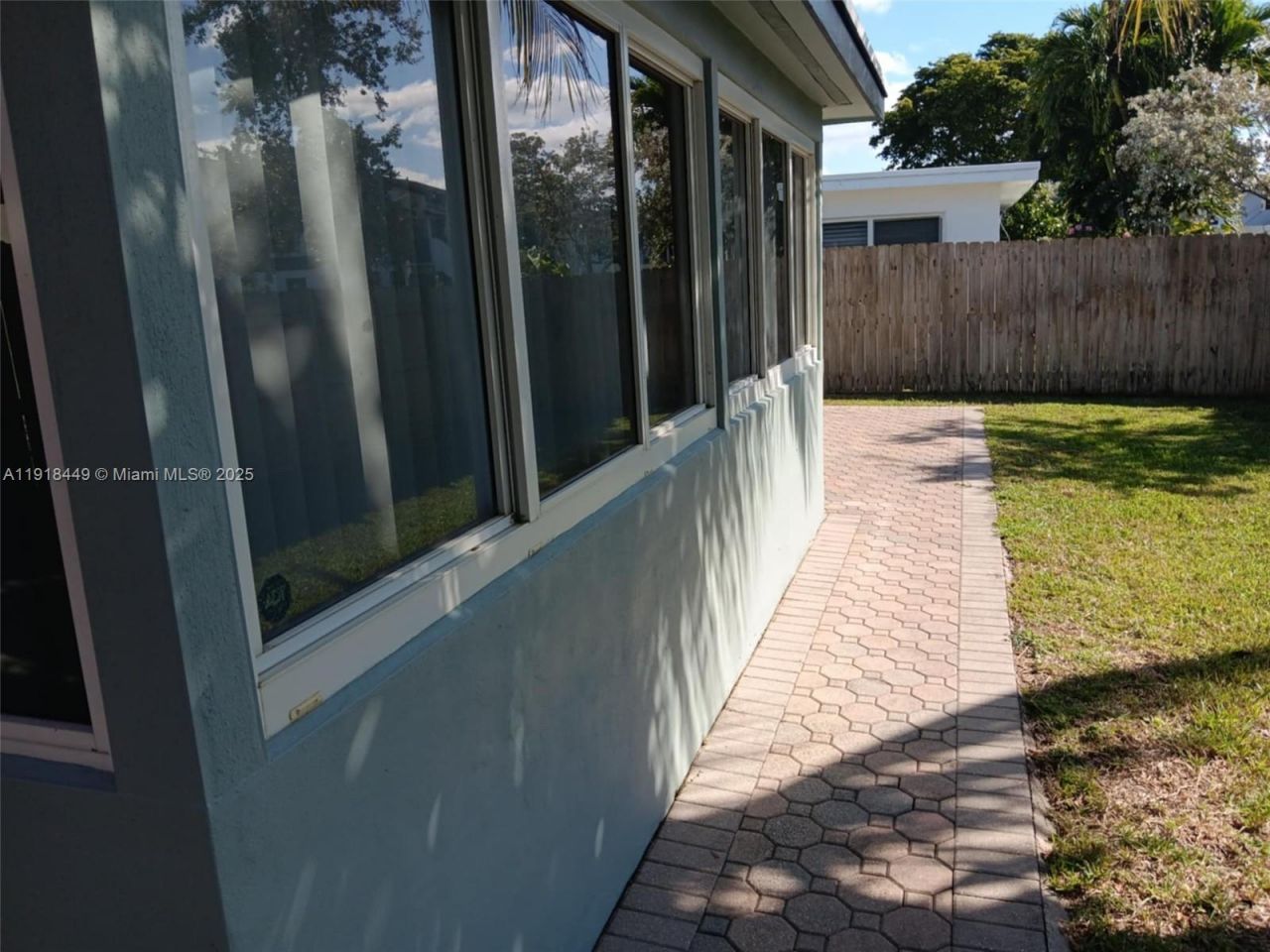 3002 NW 46th St, Tamarac, FL 33309 Photo