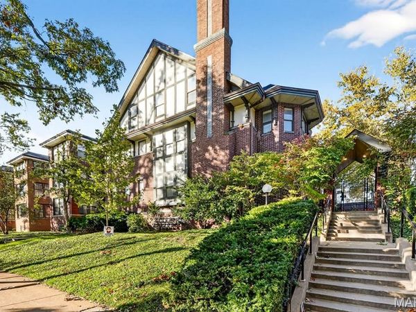 5381 Pershing Avenue, Unit 104, St Louis, MO 63112