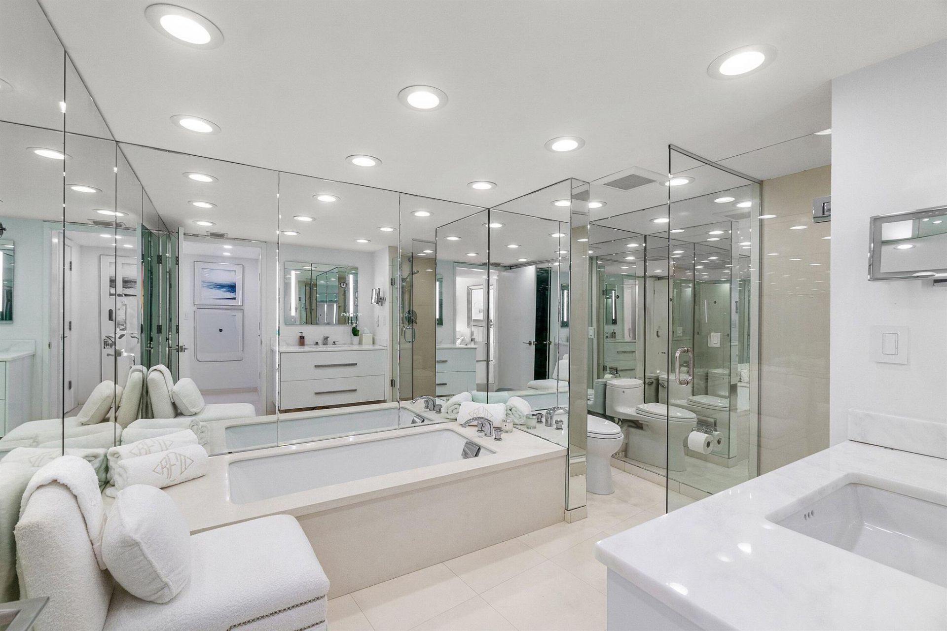 100 Sunrise Avenue, Unit 319, Palm Beach, FL 33480 Photo