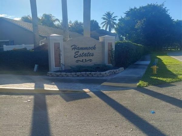 1424 NW 49th Avenue, Coconut Creek, FL 33063