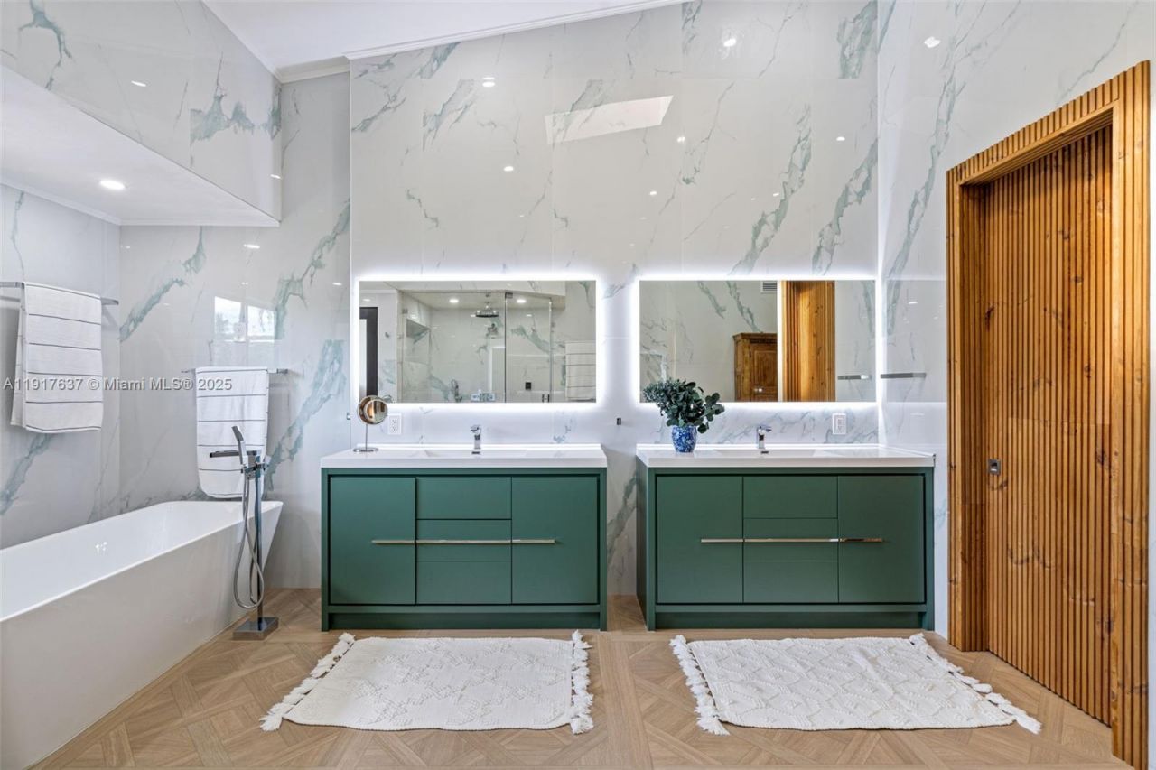 6124 Paradise Point Dr, Unit 6124, Palmetto Bay, FL 33157 Photo