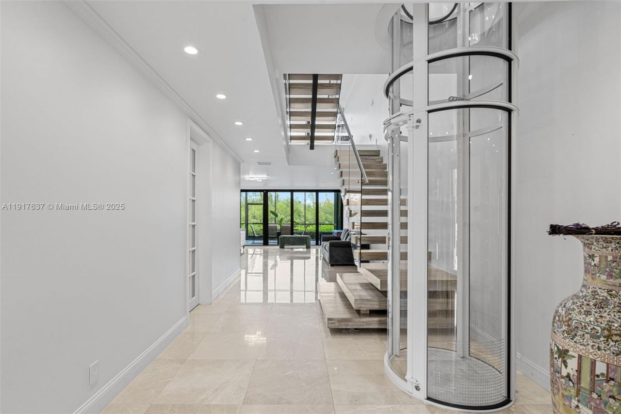 6124 Paradise Point Dr, Unit 6124, Palmetto Bay, FL 33157 Photo