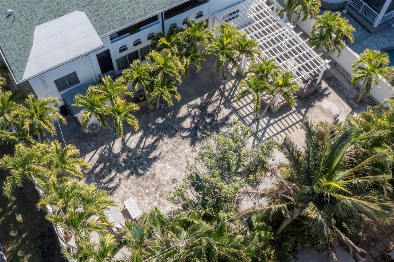 2710 Hibiscus Drive W, Belleair Beach, FL 33786 Photo