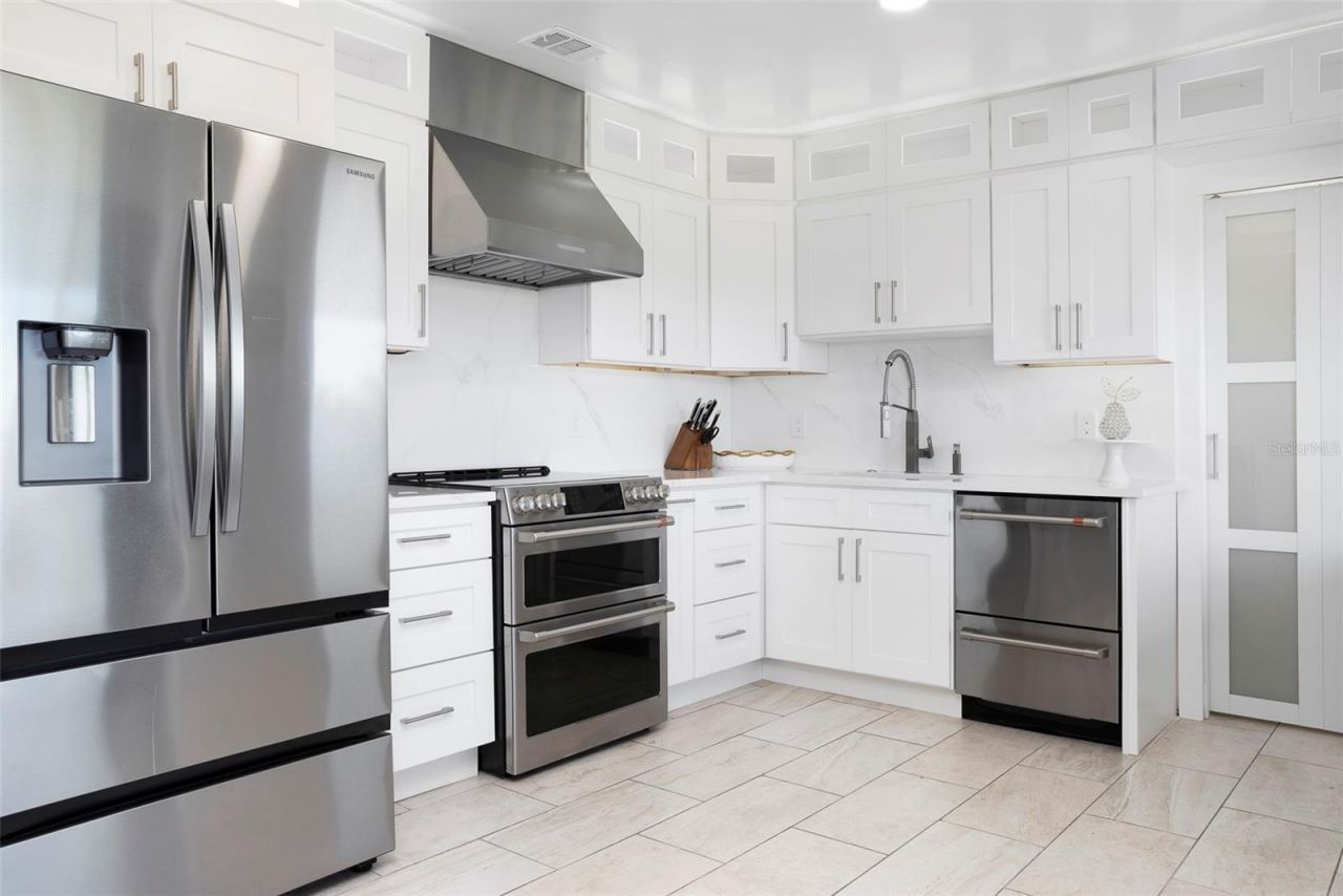 2710 Hibiscus Drive W, Belleair Beach, FL 33786 Photo