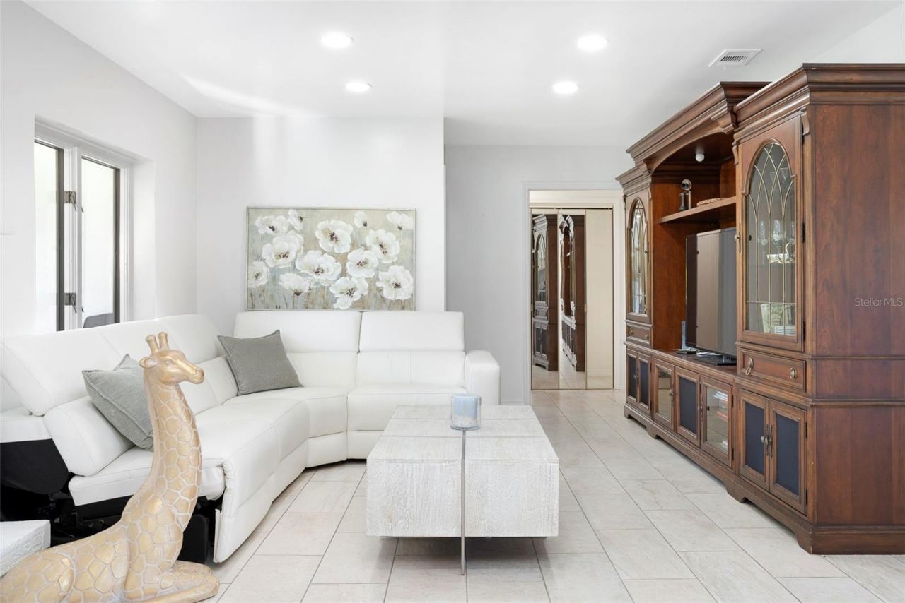 2710 Hibiscus Drive W, Belleair Beach, FL 33786 Photo