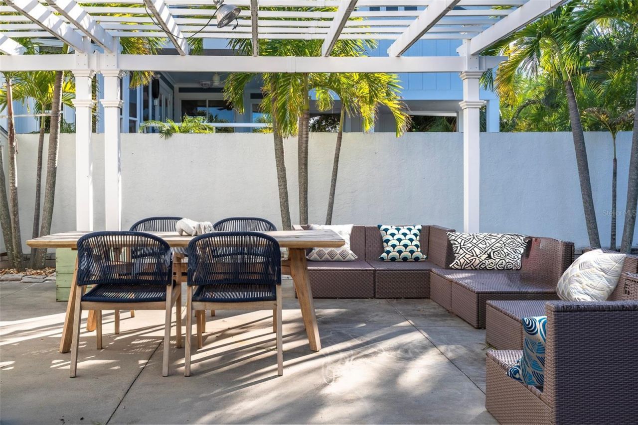 2710 Hibiscus Drive W, Belleair Beach, FL 33786 Photo