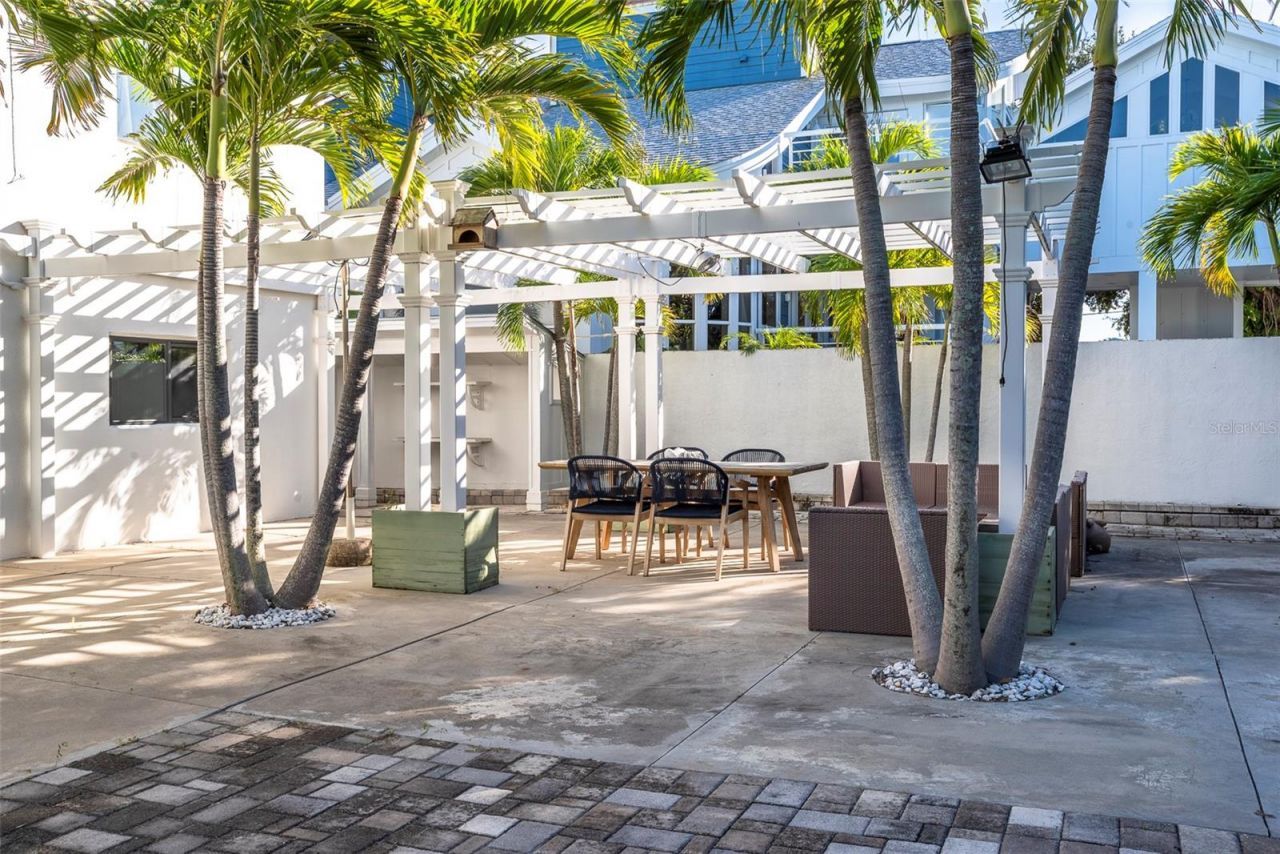 2710 Hibiscus Drive W, Belleair Beach, FL 33786 Photo