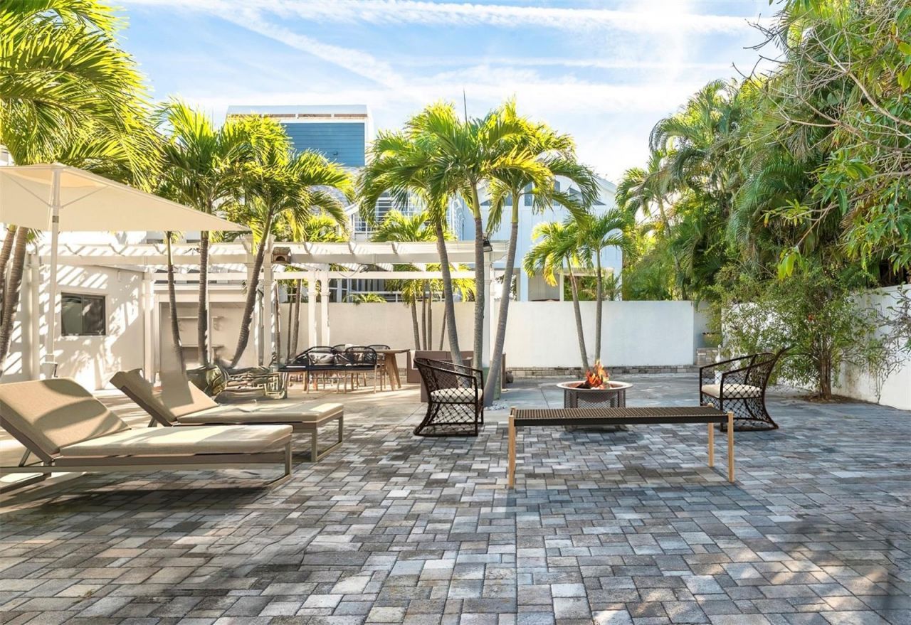 2710 Hibiscus Drive W, Belleair Beach, FL 33786 Photo