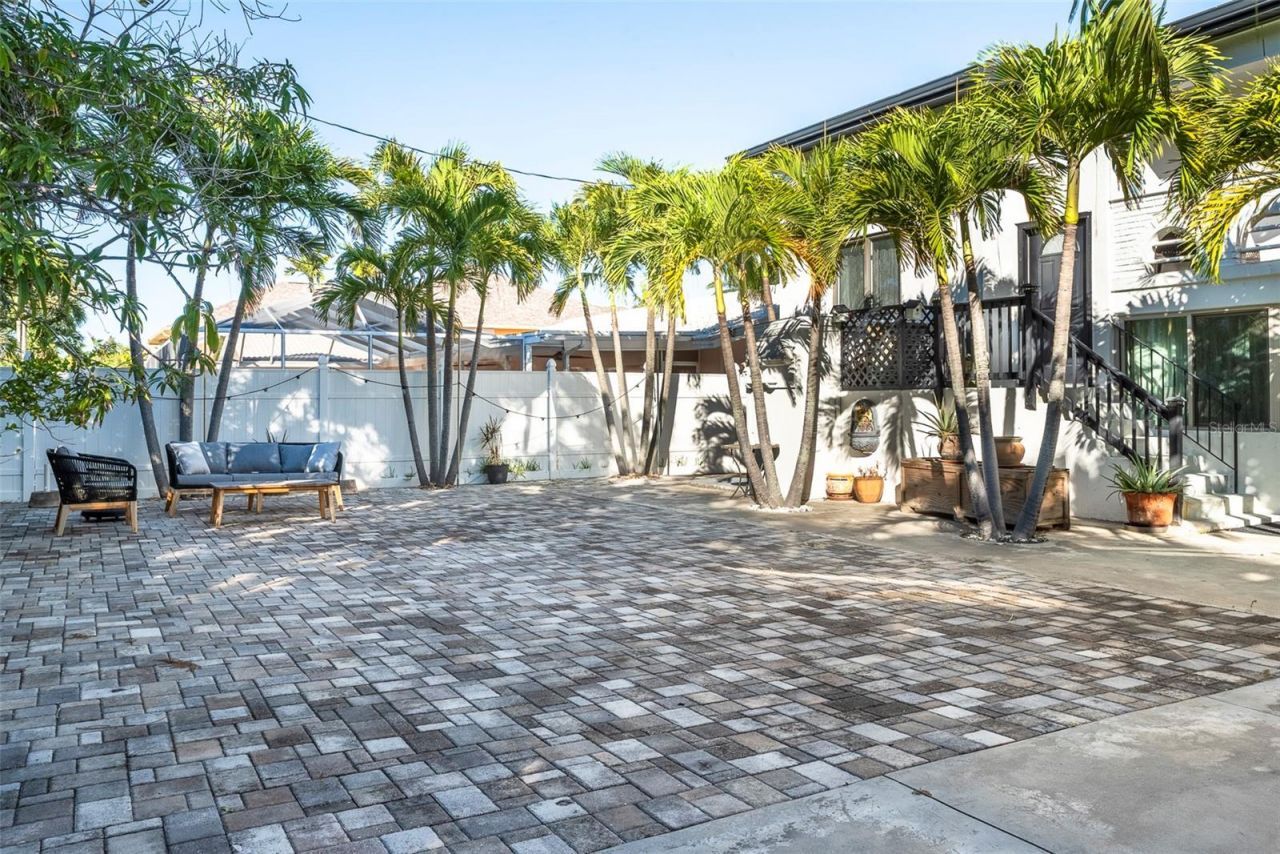 2710 Hibiscus Drive W, Belleair Beach, FL 33786 Photo