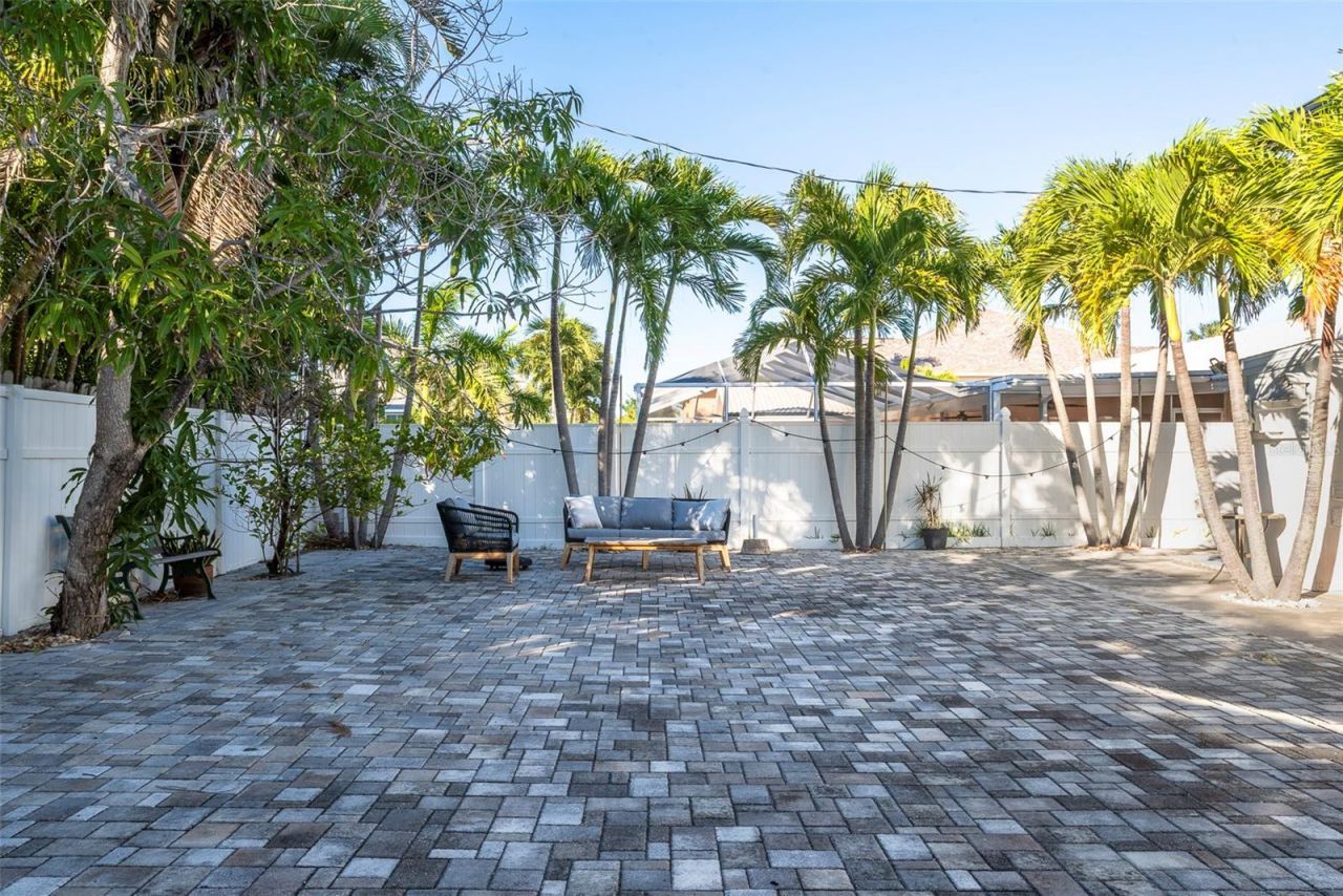 2710 Hibiscus Drive W, Belleair Beach, FL 33786 Photo