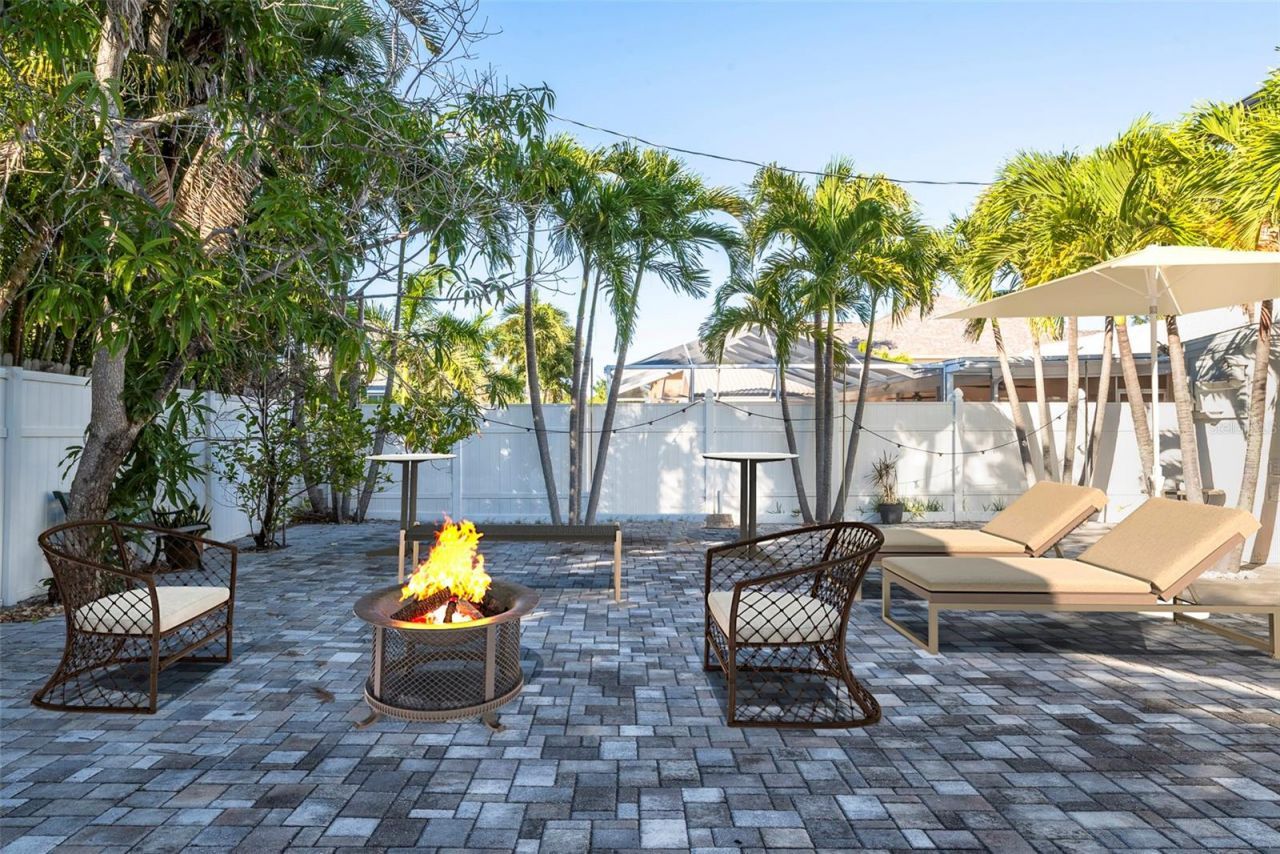 2710 Hibiscus Drive W, Belleair Beach, FL 33786 Photo