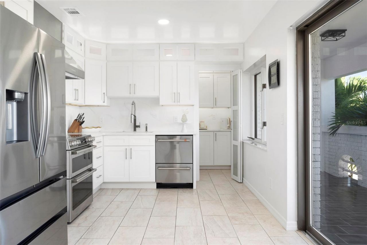 2710 Hibiscus Drive W, Belleair Beach, FL 33786 Photo