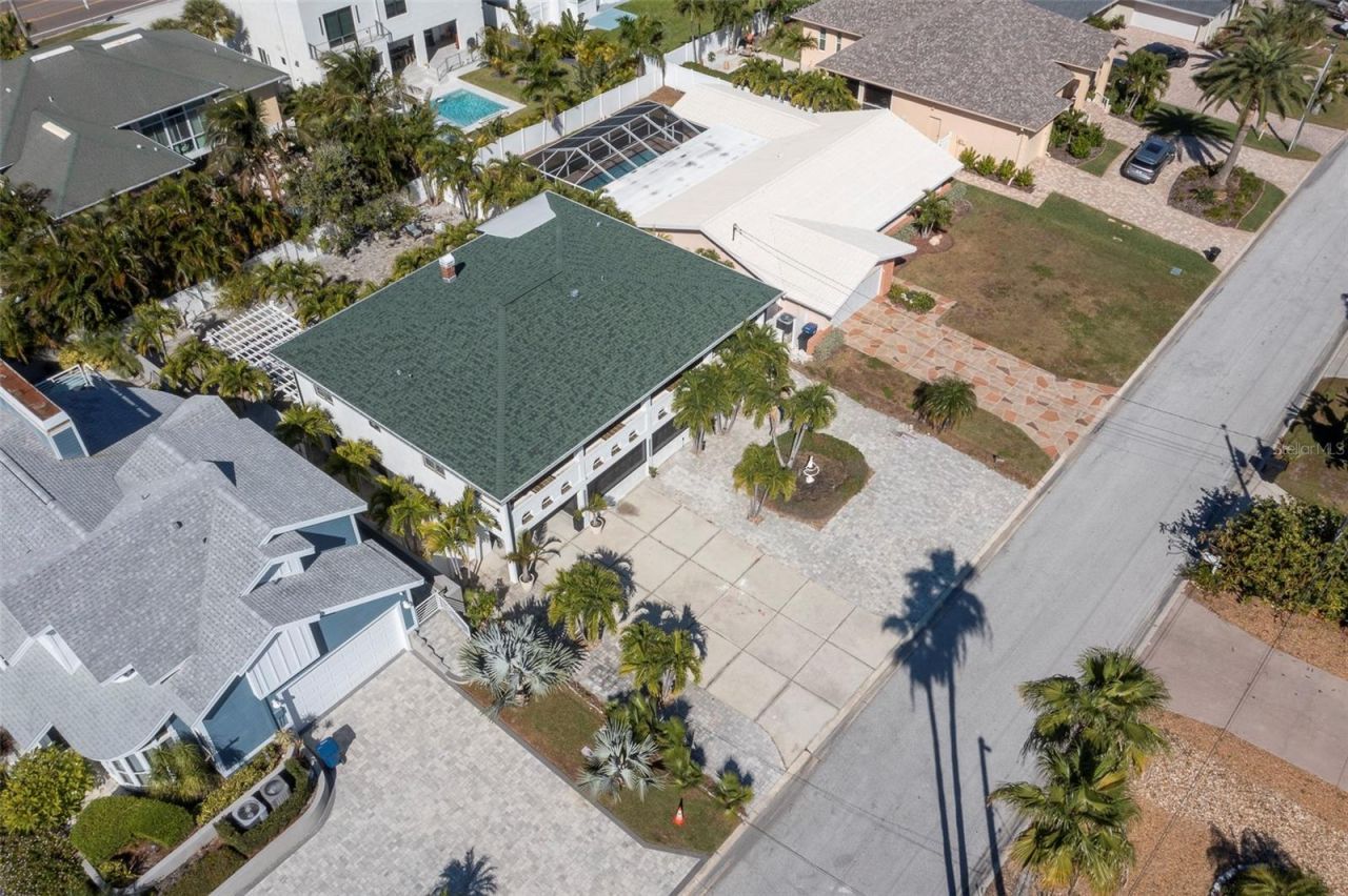 2710 Hibiscus Drive W, Belleair Beach, FL 33786 Photo
