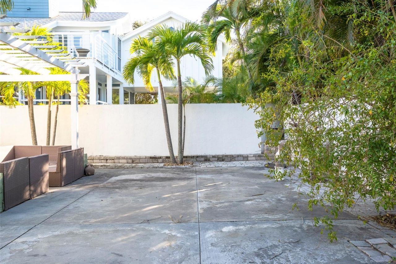 2710 Hibiscus Drive W, Belleair Beach, FL 33786 Photo