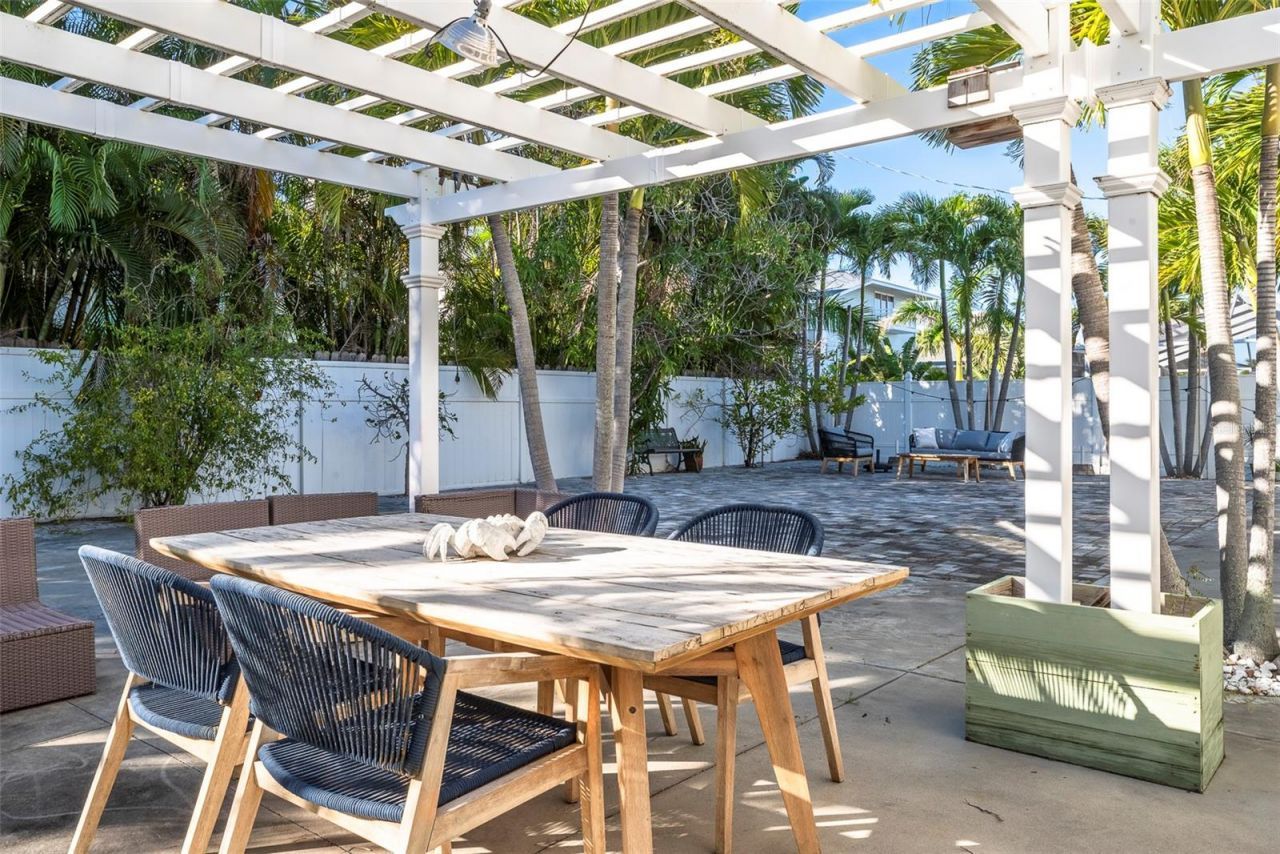 2710 Hibiscus Drive W, Belleair Beach, FL 33786 Photo